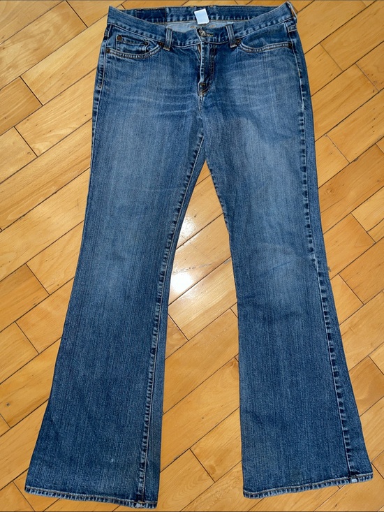 Lucky Brand Denim - Old style Lucky Brand Women's Flared Jeans in Medium Blue Wash